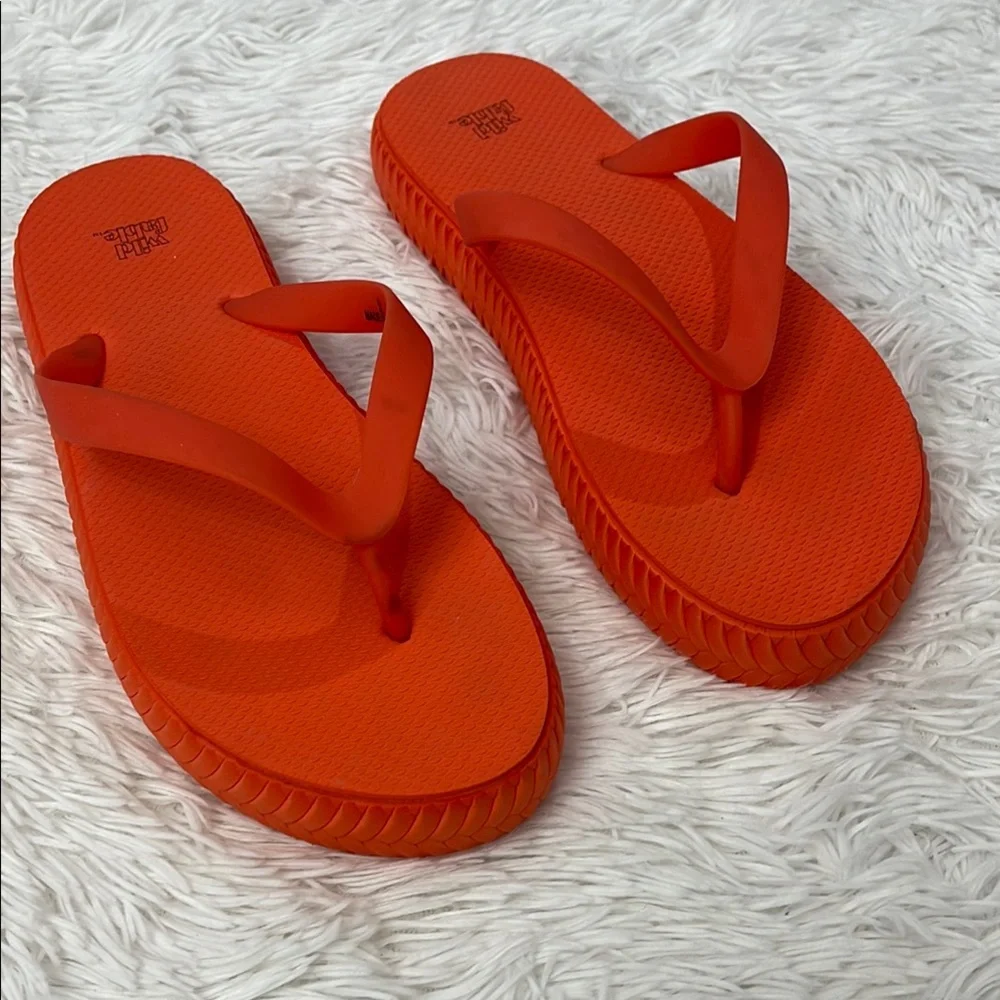WILD FABLE WOMENS SIZE 9 Bright Orange Flip Flops